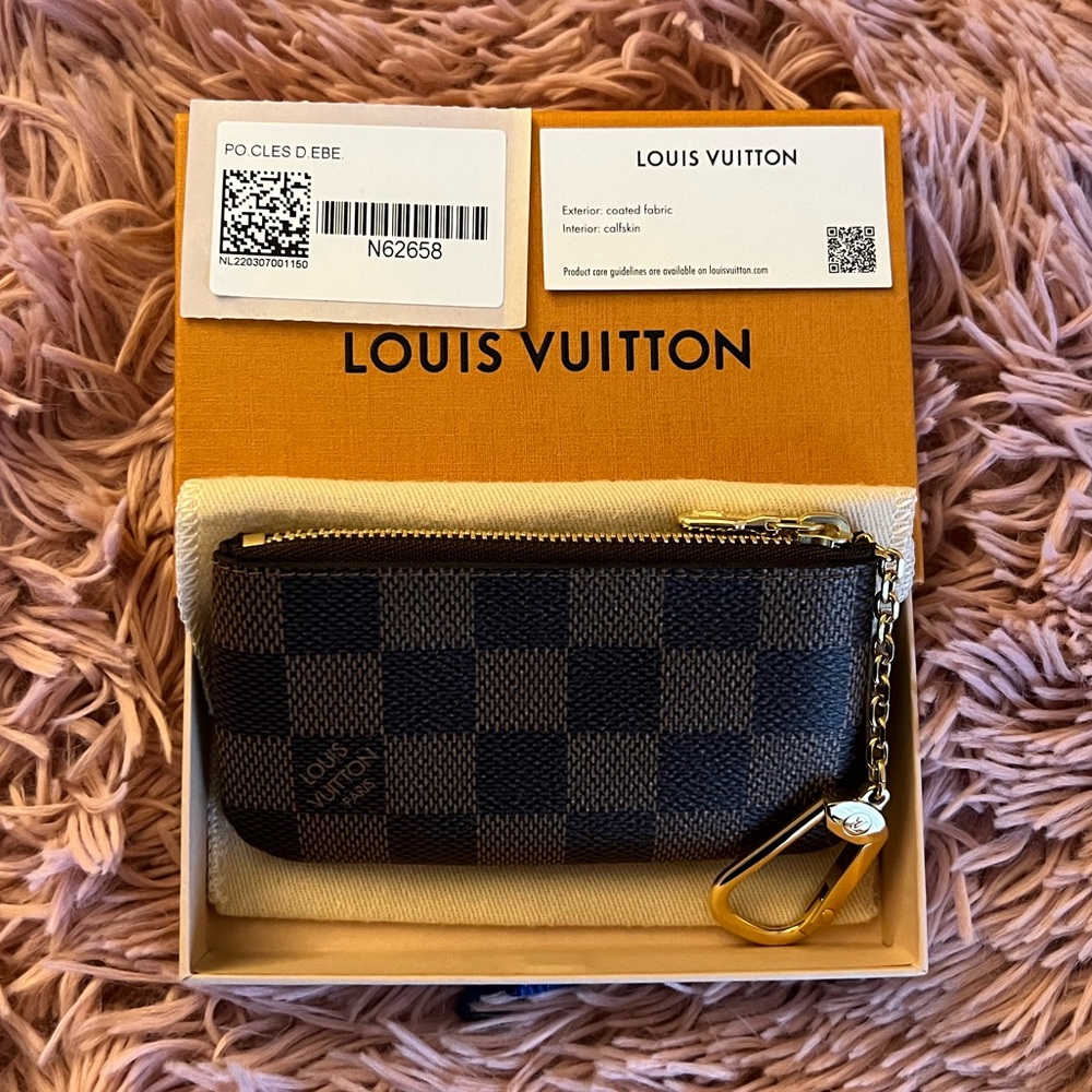 (Traded) Louis Vuitton Damier Ebene Key Pouch - Picture 3 of 12